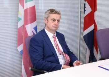 Hargreaves takohet me nënkryetaren e LVV-së: Partitë ta refuzojnë gjuhën e urrejtjes, Kosovës i nevojitet Presidenti menjëherë pas zgjedhjeve