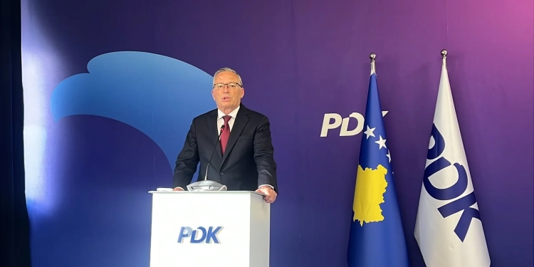 Hamza në Ditën Çlirimit: Kosova e lirë është krenaria jonë, nderime për dëshmorët e veteranët e UÇK’së