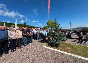 Rrahman Rama bën homazhe në Ditën e Dëshmorëve të Mitrovicës
