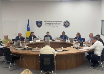 KQZ diskuton votimin me asistencë, kërkohet zgjidhje për personat që nuk dinë shkrim-lexim