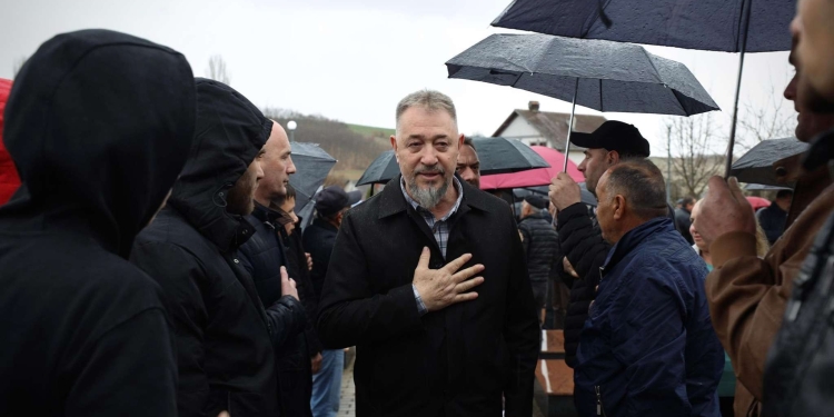 Lushtaku i reagon Sveçlës: Si dezertor i luftës që je, nuk mund të flasësh për burrëri