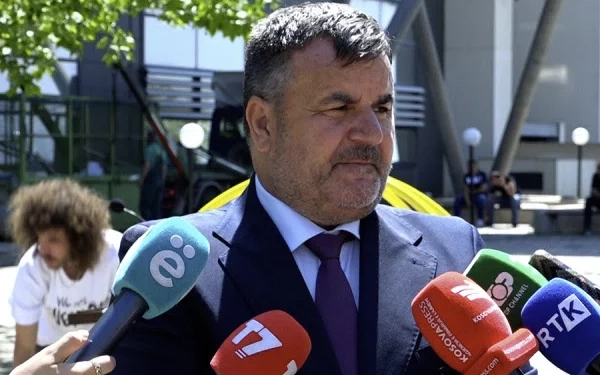 Vogëlushja te Kurti, avokati: Të ndalet ekspozimi i fëmijëve në fushatën zgjedhore