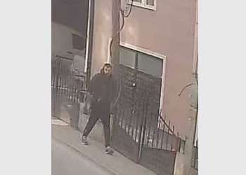 Policia në kërkim të një personi të dyshuar për vjedhje, kërkon ndihmën e qytetarëve