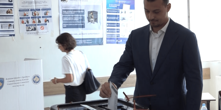 “Presim një ndryshim që duhet të ndodh”, voton Endriti, djali i Hashim Thaçit