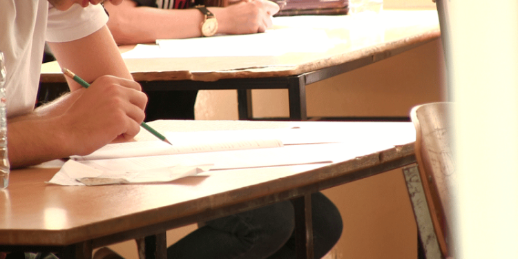 Rreth 8 mijë maturantë kanë aplikuar deri tani për testin e maturës shtetërore