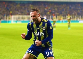Fenerbahçe nxjerr në shitje dy fanellat e nënshkruara nga Muriqi