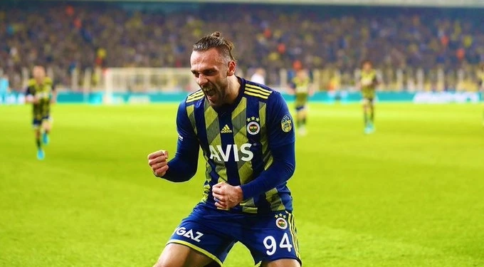 Fenerbahçe nxjerr në shitje dy fanellat e nënshkruara nga Muriqi