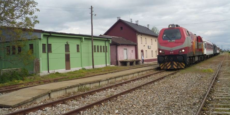 Këta janë katër personat e arrestuar për tentim-vjedhje të naftës në hekurudhën e Vushtrrisë