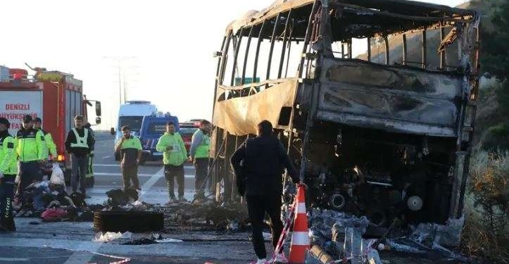 Tragjedi në Denizli: 8 të vdekur dhe 33 të lënduar pas përfshirjes së autobusit nga zjarri