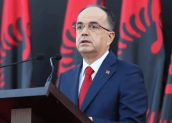 Begaj pas tragjedisë në Shëngjin: Ngushëllime për familjet e dy të rinjve nga Kosova që u mbytën në det