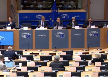 Brukseli “gozhdon” Serbinë, mesazh pesëshes mosnjohëse: “Njiheni Kosovën sa më shpejt”