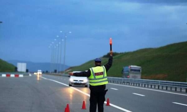 21 aksidente me të lënduar dhe mbi 1,700 gjoba trafiku brenda 24 orëve në Kosovë