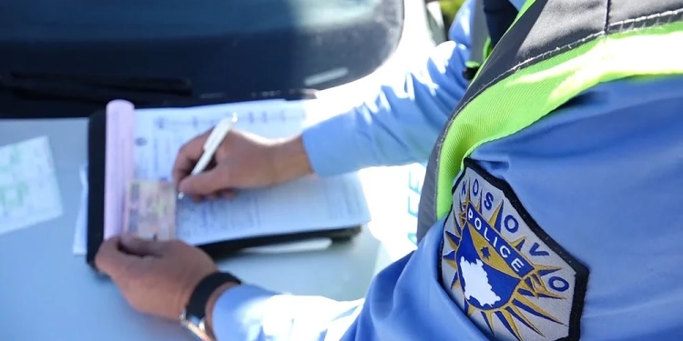 Afër 1900 gjoba trafiku për 24 orë, policia njofton për mbi dhjetëra aksidente e 13 të arrestuar