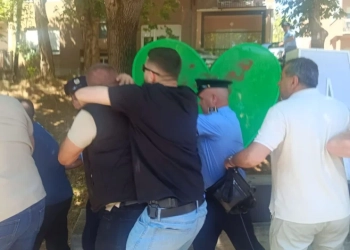 Policia jep detaje nga arrestimi i kryetarit të komunës së Mitrovicës dhe kryesuesit të Kuvendit Komunal