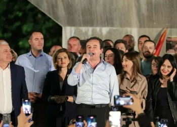 Reuters: Zgjedhjet në Kosovë nuk sjellin shumicë, Kurti kërkon bashkëpunim politik