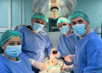 Operacion i rrallë në Spitalin e Mitrovicës, 54-vjeçarit i hiqen tre gurë të mëdhenj nga sistemi urinar