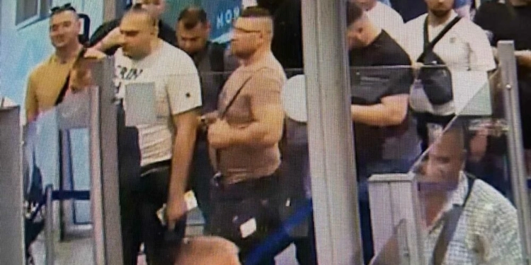 Kush janë serbët që u dëbuan nga Mali i Zi, policia publikon fotot e pasagjerëve me precedent kriminal