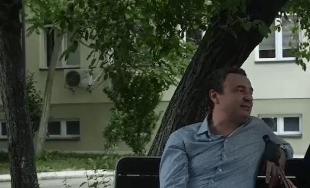 “Janë të vlefshme ato kotjet e shkurtëra në veturë”, Kurti tregon se si po fle në xhipat e zinj