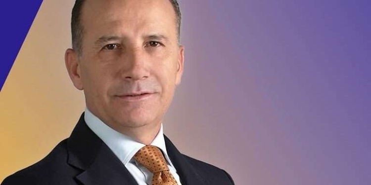 Selim Pacolli akuzon drejtuesit e VIA-s për pengim të punimeve në aeroportin e Vlorës