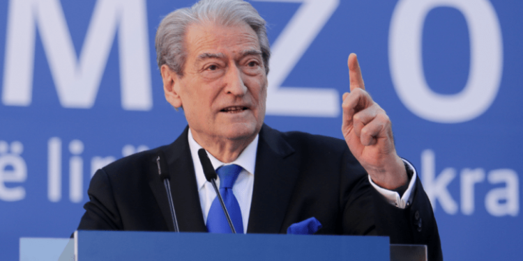 “Rama n’burg, Berisha n’burg”, Berisha komenton thirrjet ndaj tij në protestë: Klithma …