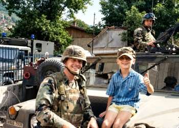 Pas 27 vitesh, ushtari amerikan i NATO-s emocionohet nga mesazhi i një kosovari: Sakrifica ime ia vlejti