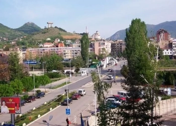 Mbretëria e Bashkuar ndryshon udhëzimin për shtetasit e saj për udhëtimet në Veri të Kosovës