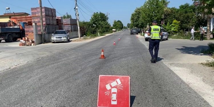 Aksident me vdekje në Çermë të Divjakës, motoçikleta përplas këmbësoren 71-vjeçare