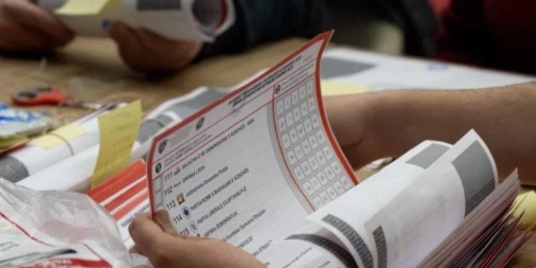 Numërimi i votave me postë drejt fundit, kjo parti vazhdon të prijë bindshëm