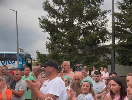 Drejtori i Vitës: Rrogat do t’i japim edhe pse fabrika mbyllet, ne jemi rritë bashkë