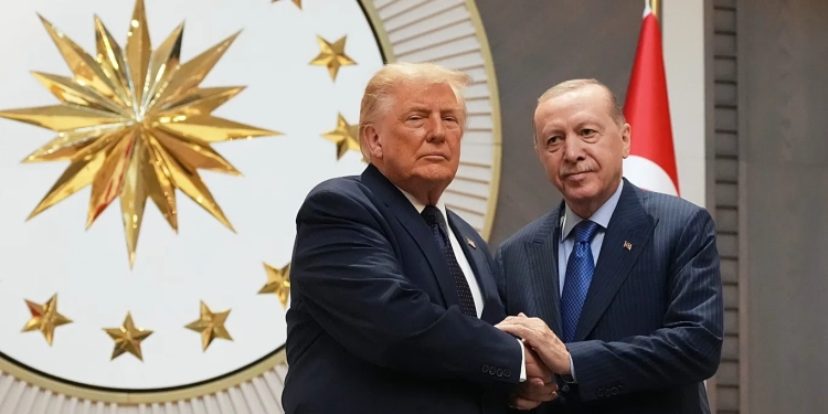 Trump mbërrin në Ankara për samitin e NATO-s, aleatët prezantojnë kontrata miliardëshe për mbrojtjen