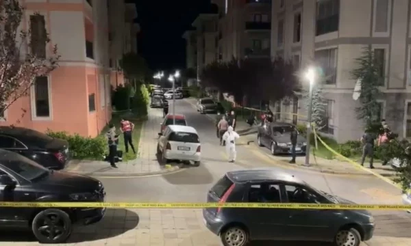 Atentati tronditës në Laç, dalin detaje të reja: Viktima u qëllua me shtatë plumba pranë pallatit, autori i dyshuar ishte fqinji i tij