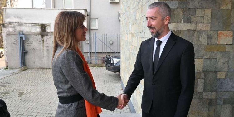 Haxhiu dekretoi lirimin e prokurorëve serbë, eskalon Erden Atiq