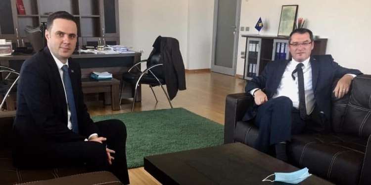 Gecaj i kërkon dorëheqjen Lumir Abdixhikut: Mos na fut në telashe, bëje një hap prapa