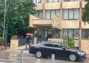 Blerta Deliu-Kodra dorëzon kallëzim në Prokurorinë Speciale për profilin “Lule Gjeli”