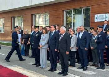 Krerët e shtetit bënë homazhe pranë Lapidarit të Policëve të rënë