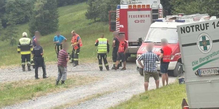 Tragjedi në Austri: Babai dhe vajza 6-vjeçare humbin jetën pas përmbysjes së traktorit