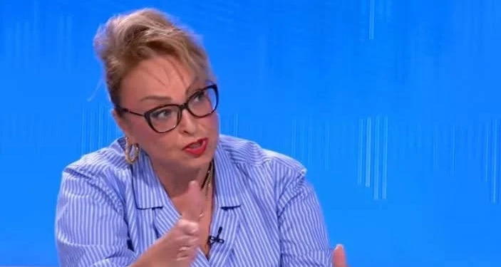 Sadriu-Hamiti: Kosova e izoluar, dhuratë nga Kurti