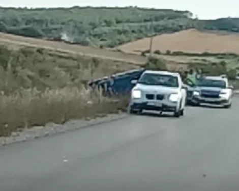 Aksident në rrugën Polac – Vushtrri, një veturë rrokulliset në rrugë