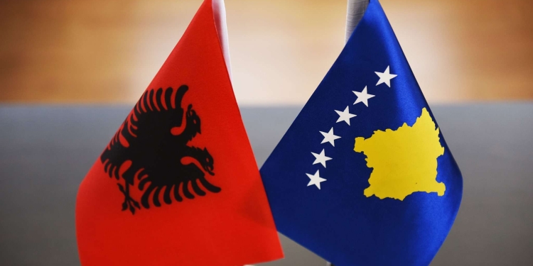 Kosova dhe Shqipëria nënshkruajnë marrëveshje të re për lehtësimin e punësimit
