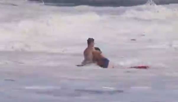 Trump për rojen 16-vjeçar që shpëtoi djalin e vogël nga mbytja: Është hero, do ta ftojmë në Shtëpinë e Bardhë (VIDEO)