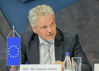 Politikani malazez: Ambasadori i BE-së na tha ta harrojmë Evropën nëse vazhdojmë me temën e çnjohjes së Kosovës