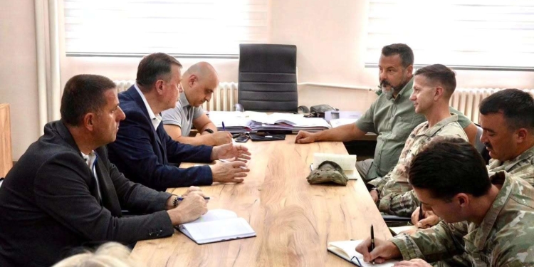 Komandanti i KFOR-it takon kryetarin e Zveçanit, flasin për situatën e sigurisë