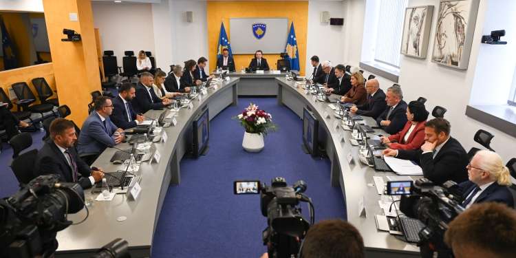 Qeveria në detyrë mban mbledhjen e radhës, këto janë vendimet që i miratoi