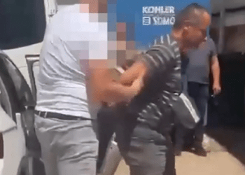 Dyshohet se dha informacione për një varrezë masive në Kosovë, Serbia arreston një person për “spiunazh”