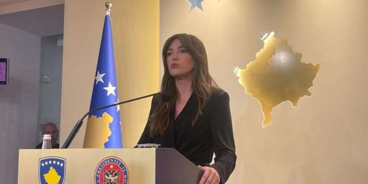 “Askush nuk mund të mbajë peng institucionet” – Haxhiu nënshkruan dekretet për prokurorët serbë të dorëhequr