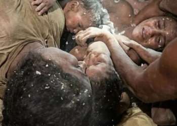 U ushqyen me gji për 11 ditë nën rrënoja, shpëton mrekullisht nëna me tre fëmijët në Venezuelë