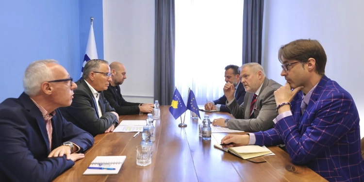 Hamza pret Terras: Institucionet funksionale dhe rikthimi i besimit të partnerëve, prioritet për Kosovën