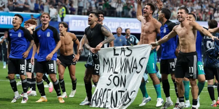 FIFA nis hetim disiplinor ndaj Argjentinës për banderolën provokuese kundër Anglisë
