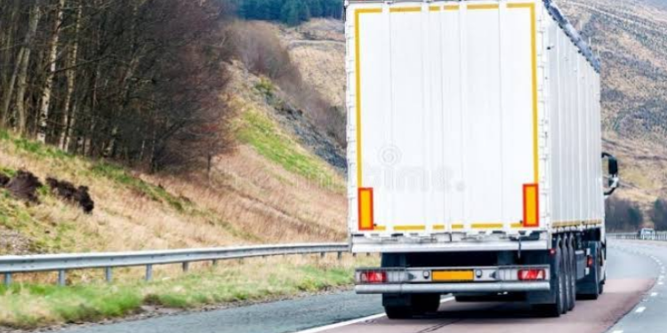 Mbi 13 mijë euro gjoba për kamionët me mbingarkesë, Ministria paralajmëron kontrolle të rrepta