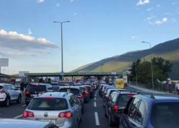 Shtohet fluksi i automjeteve nëpër kufijtë e Kosovës, pritje e kolona të gjata në disa pikëkalime